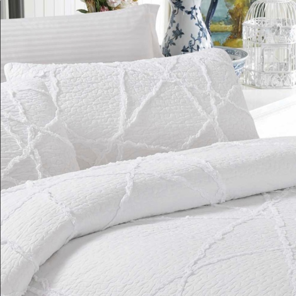 Ruffled Quilt Set - Picture 3 of 6